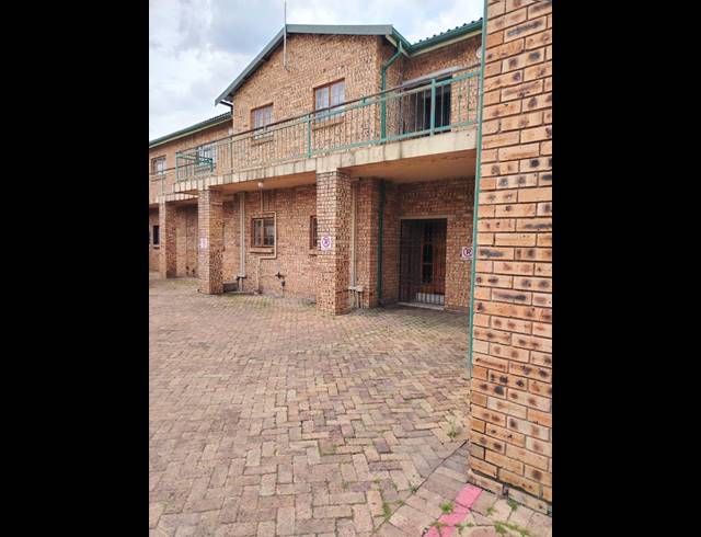 2 BEDROOM APARTMENT FOR SALE IN LENNOXTON